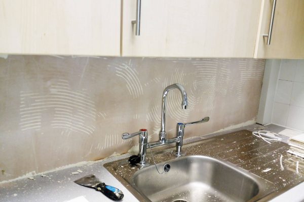 carefurbish-handyman-sink-area-to-be-retiled